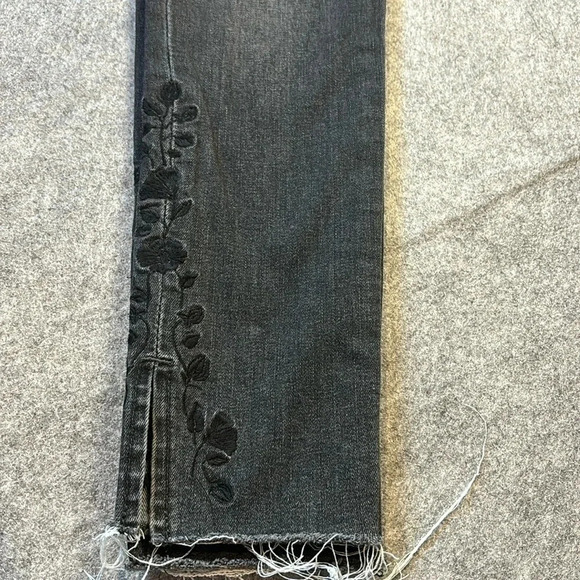 Levi's 711 Skinny  in Washed Black, Size 26. Great Leg Detail! - Picture 4 of 11